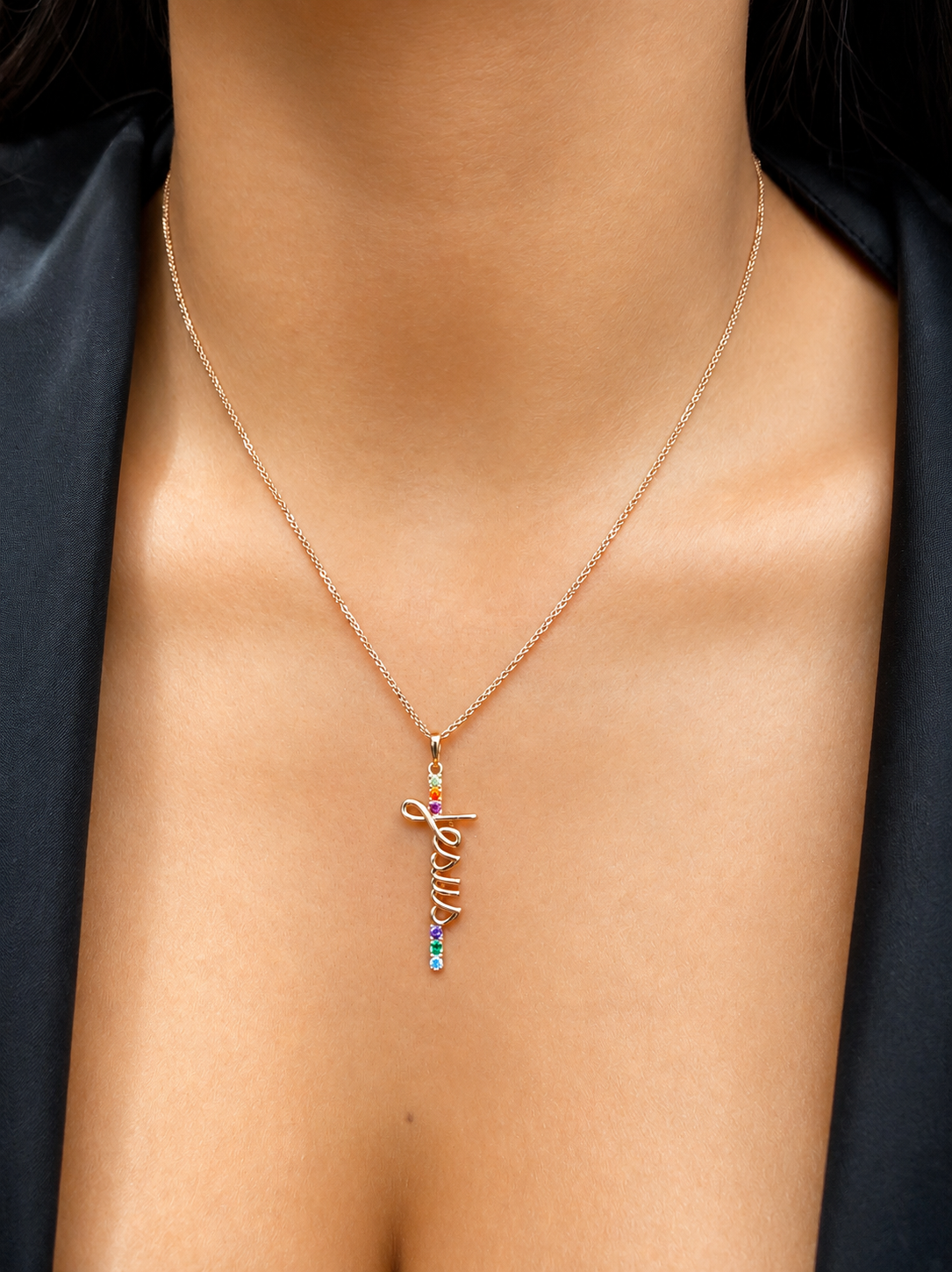 Dije Cruz "Jesús" Multicolor en Oro Rosa 18K
