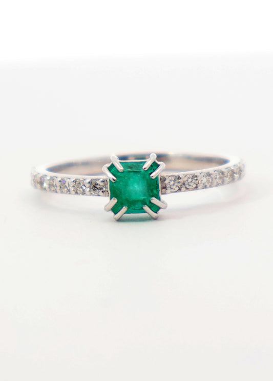 ANILLO ESMERALDA DIAMANTES 18K ETERNIDAD