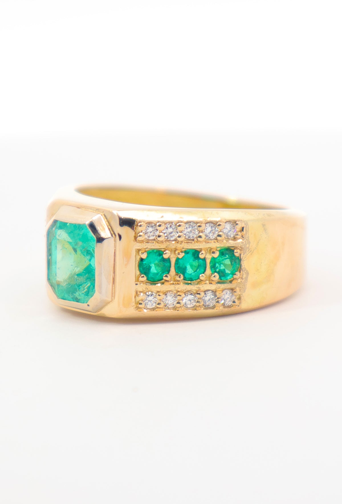 ANILLO UNICO ORO 18K ESMERALDAS NATURALES Y DIAMANTES