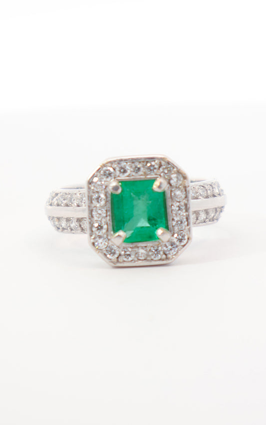 ANILLO HALO ESMERALDAS Y DIAMANTES ORO 18K