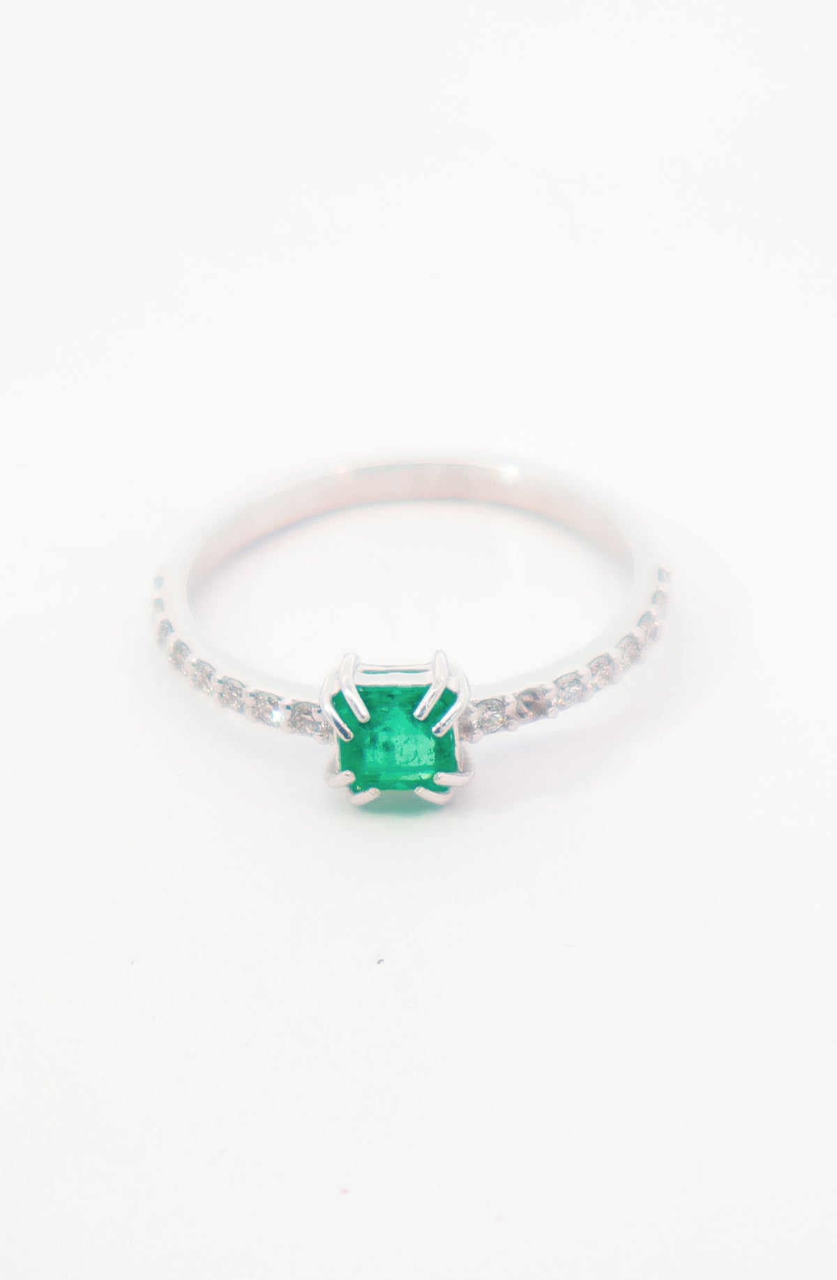 ANILLO ESMERALDA DIAMANTES 18K ETERNIDAD